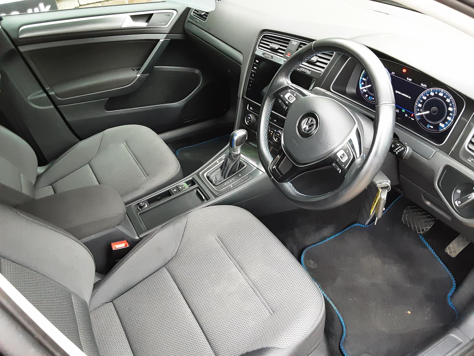 Volkswagen e-Golf 35.8kWh e-Golf Hatchback 5dr Electric Auto (136 ps)