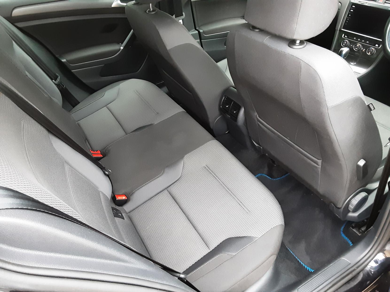 Volkswagen e-Golf 35.8kWh e-Golf Hatchback 5dr Electric Auto (136 ps)