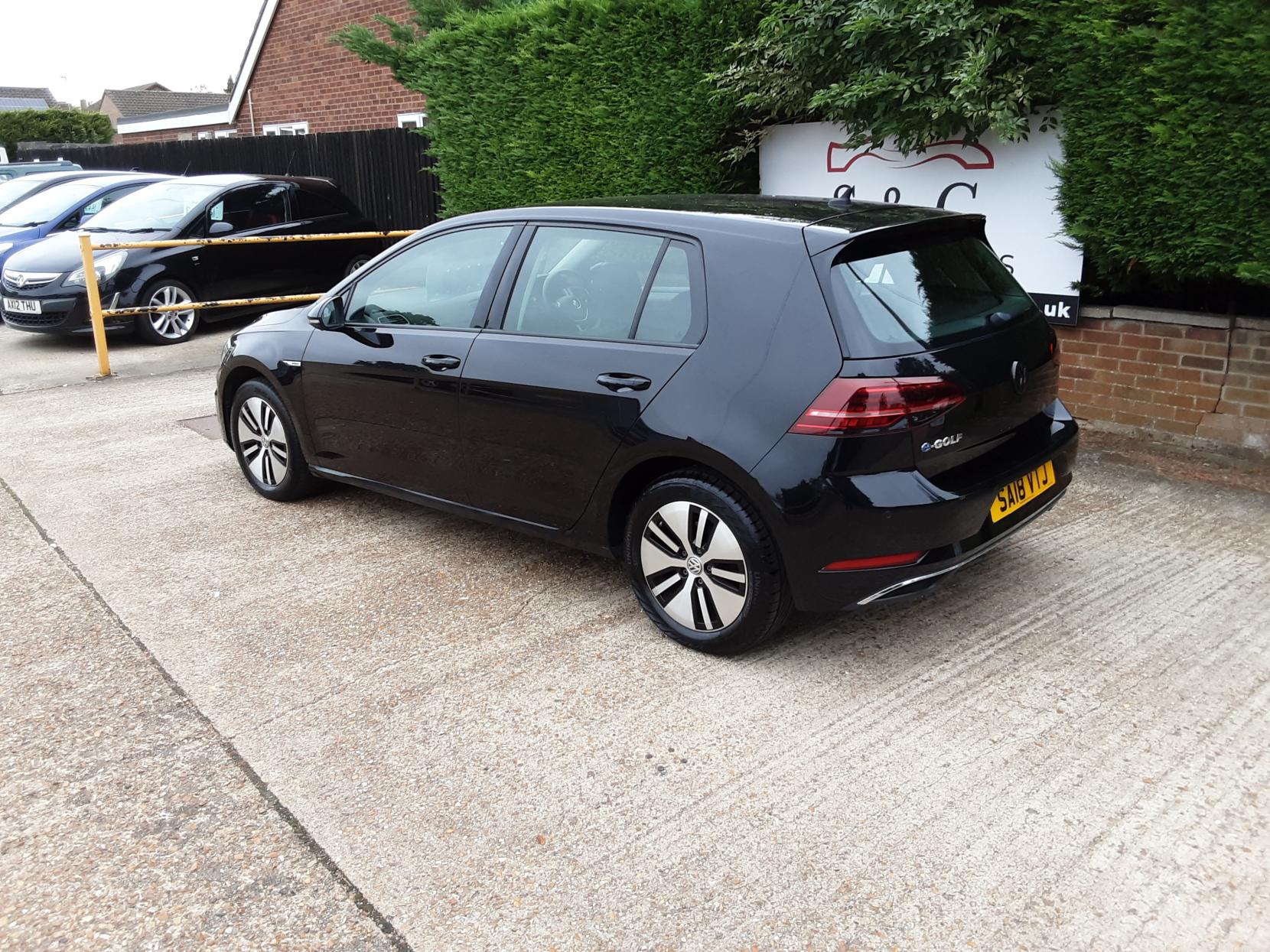 Volkswagen e-Golf 35.8kWh e-Golf Hatchback 5dr Electric Auto (136 ps)