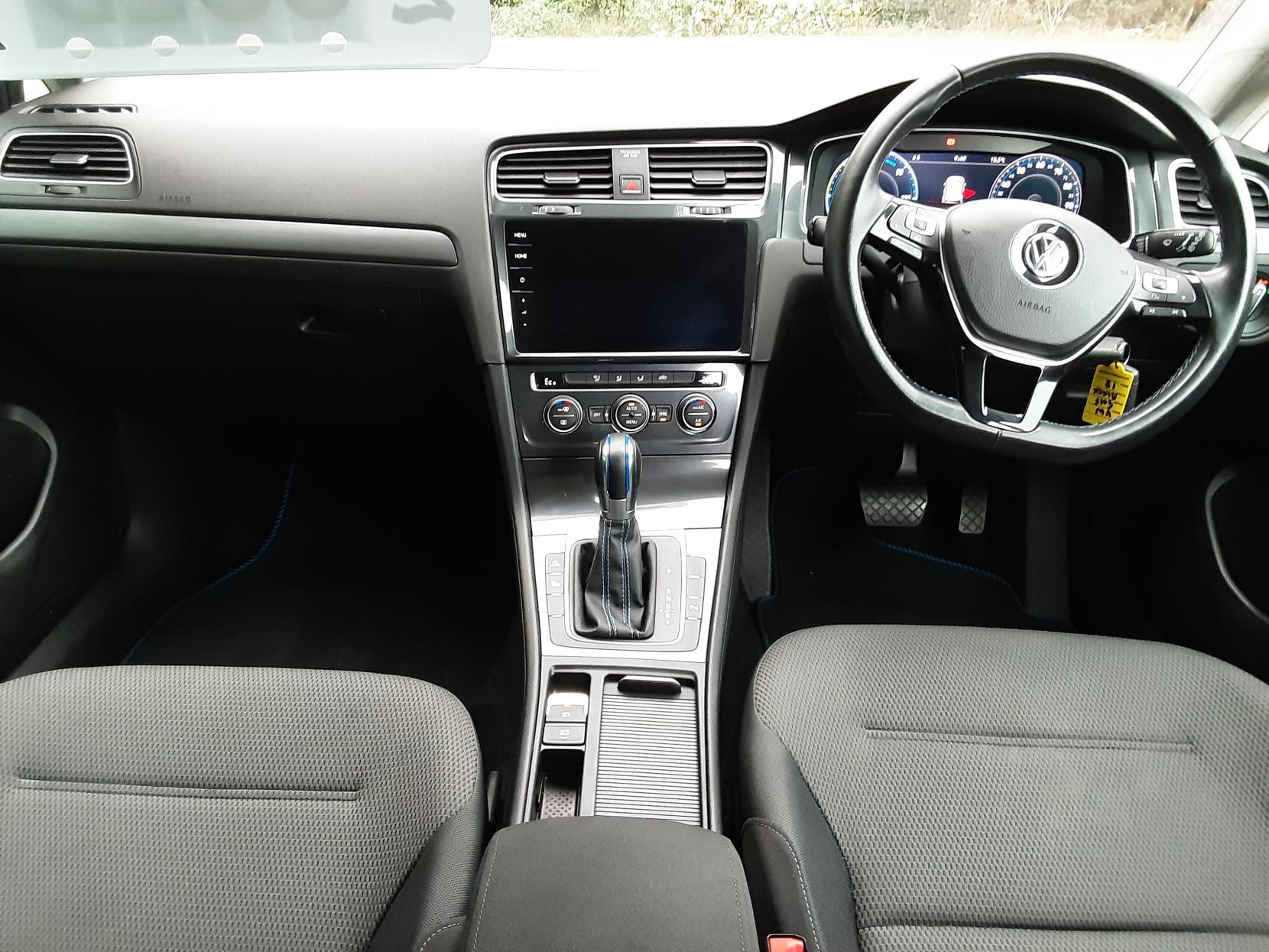 Volkswagen e-Golf 35.8kWh e-Golf Hatchback 5dr Electric Auto (136 ps)