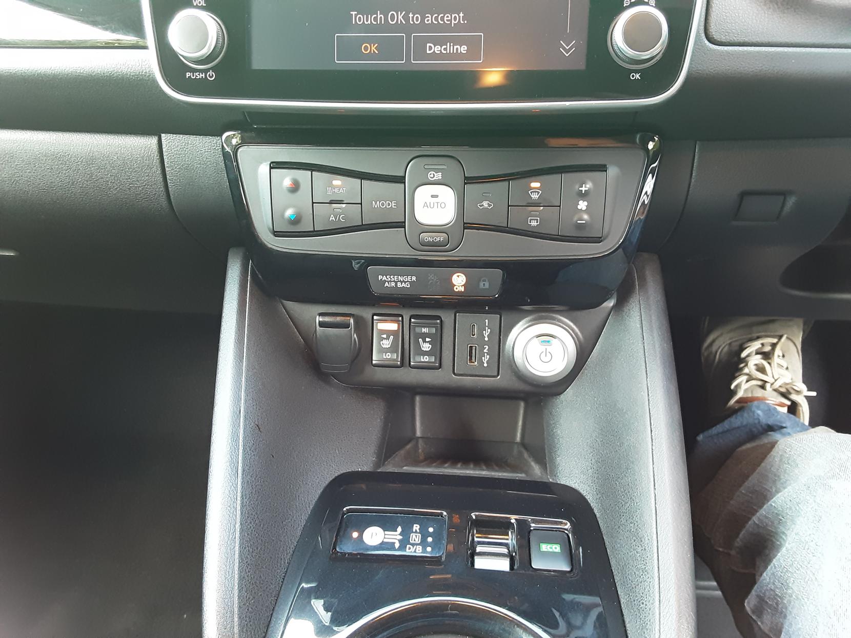 Nissan Leaf 40kWh Tekna Hatchback 5dr Electric Auto (150 ps)