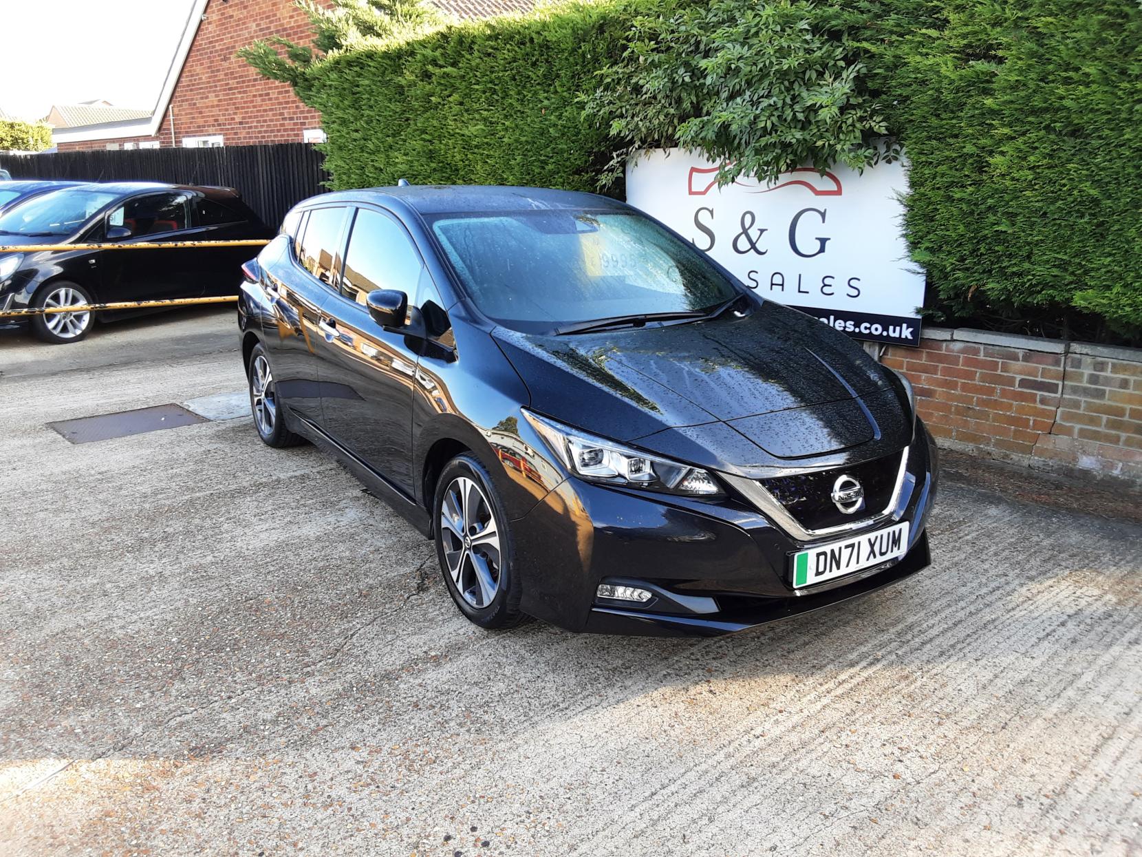 Nissan Leaf 40kWh Tekna Hatchback 5dr Electric Auto (150 ps)