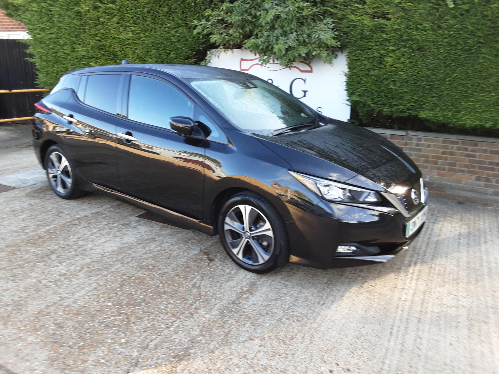 Nissan Leaf 40kWh Tekna Hatchback 5dr Electric Auto (150 ps)