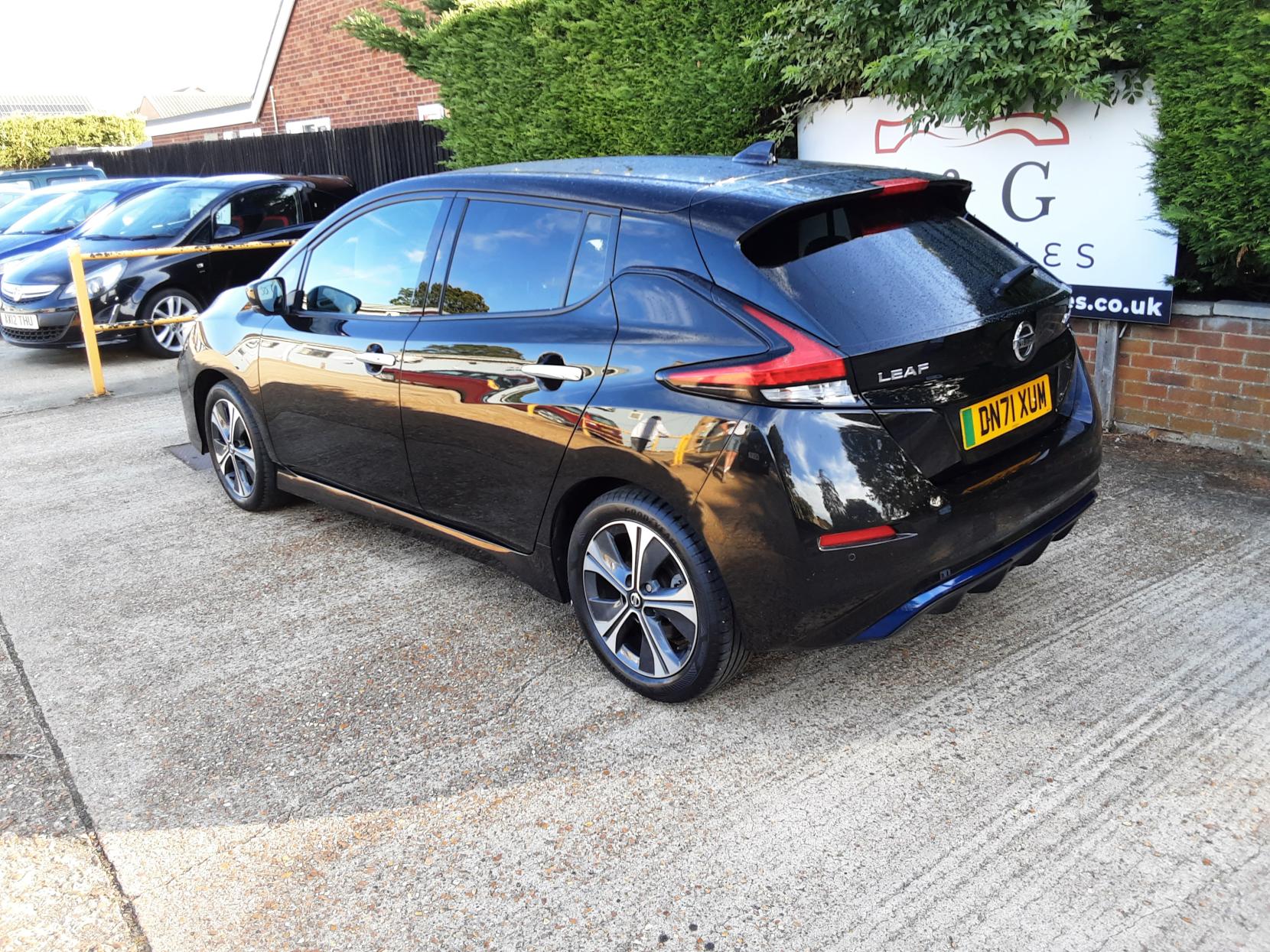Nissan Leaf 40kWh Tekna Hatchback 5dr Electric Auto (150 ps)