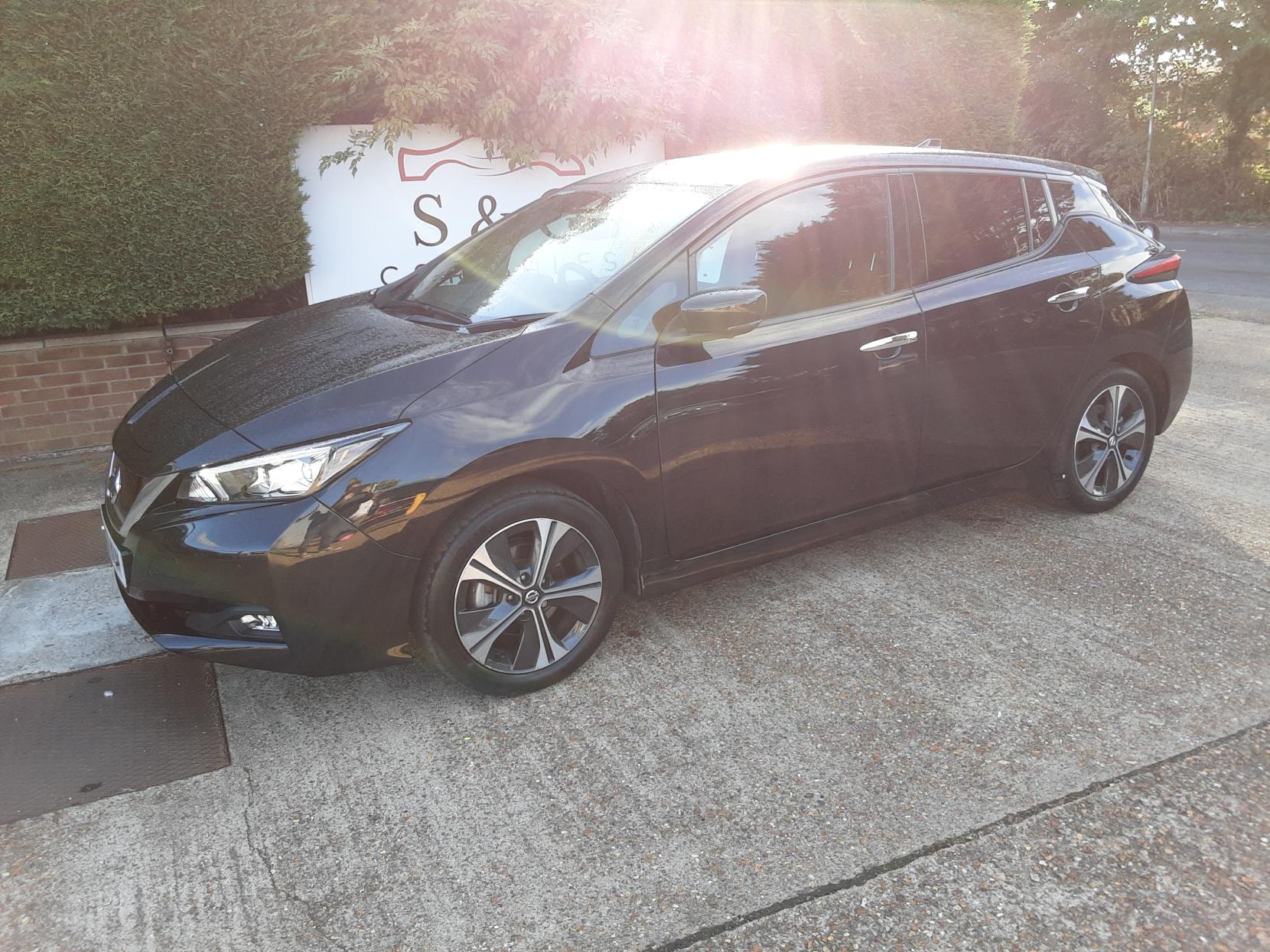 Nissan Leaf 40kWh Tekna Hatchback 5dr Electric Auto (150 ps)