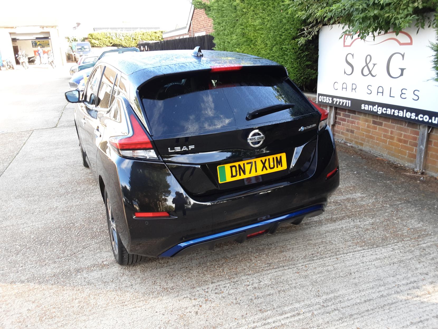 Nissan Leaf 40kWh Tekna Hatchback 5dr Electric Auto (150 ps)