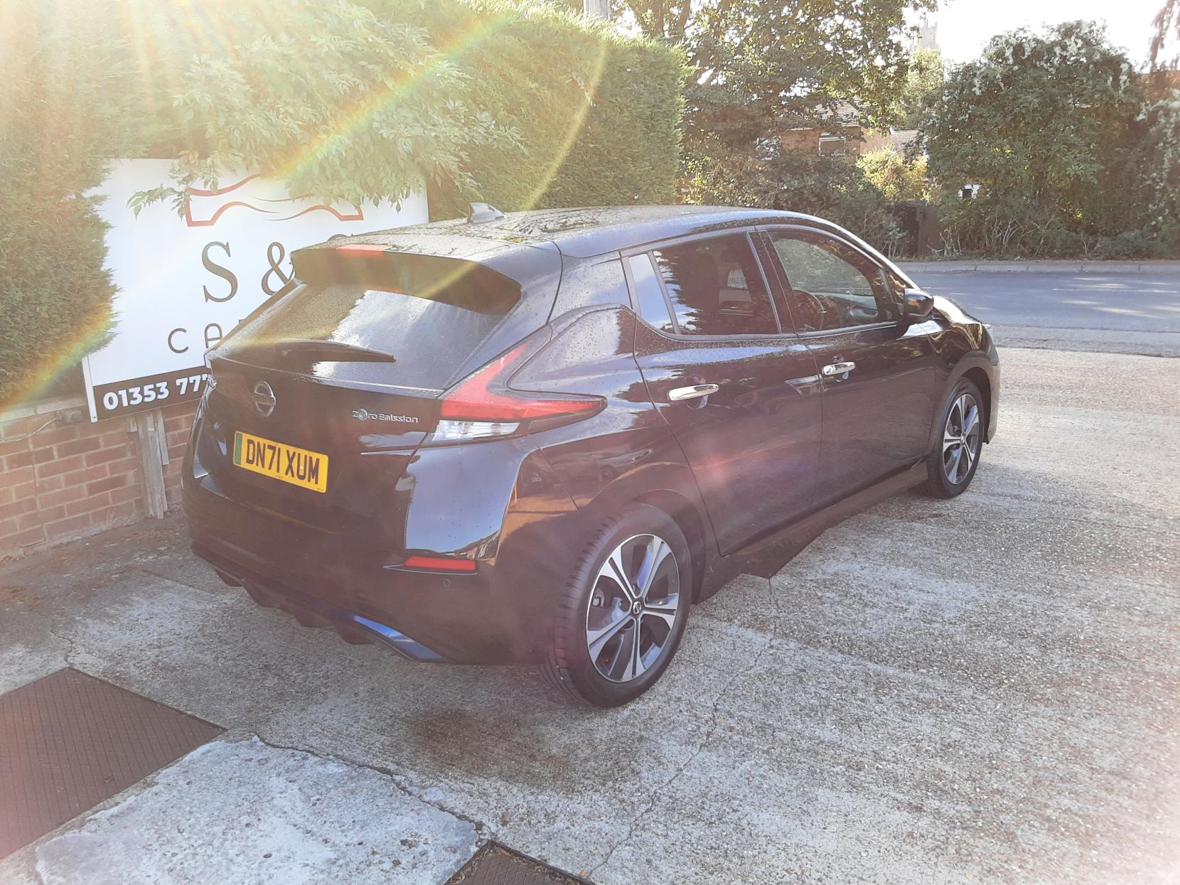 Nissan Leaf 40kWh Tekna Hatchback 5dr Electric Auto (150 ps)