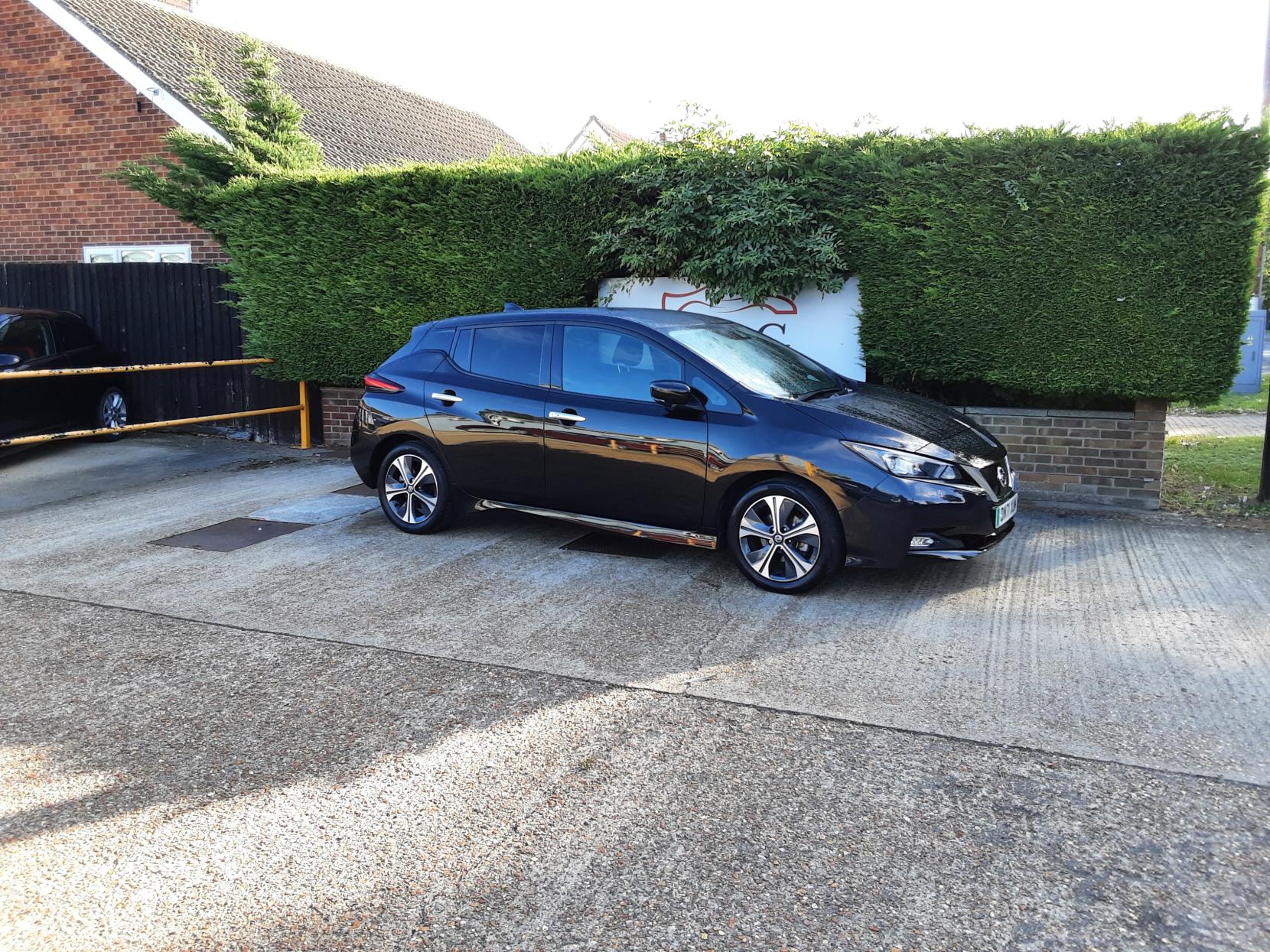 Nissan Leaf 40kWh Tekna Hatchback 5dr Electric Auto (150 ps)