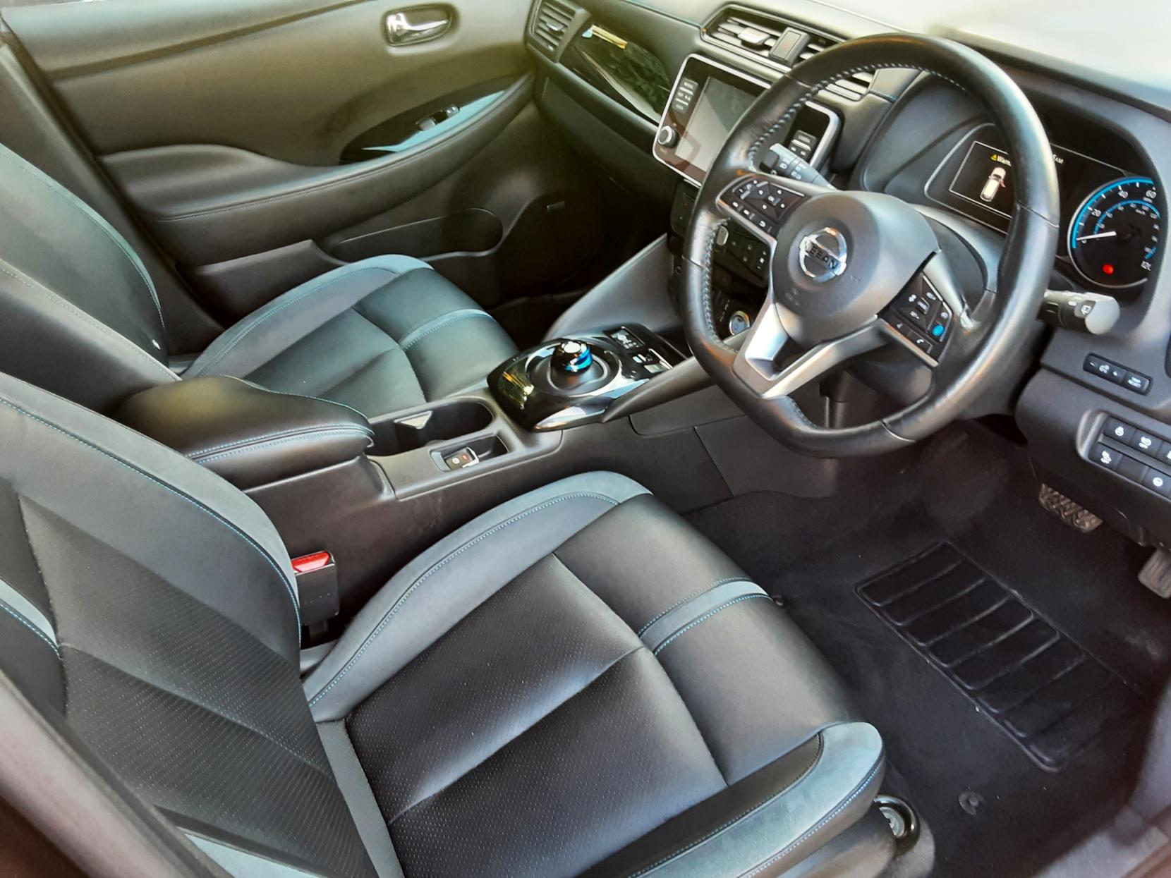 Nissan Leaf 40kWh Tekna Hatchback 5dr Electric Auto (150 ps)