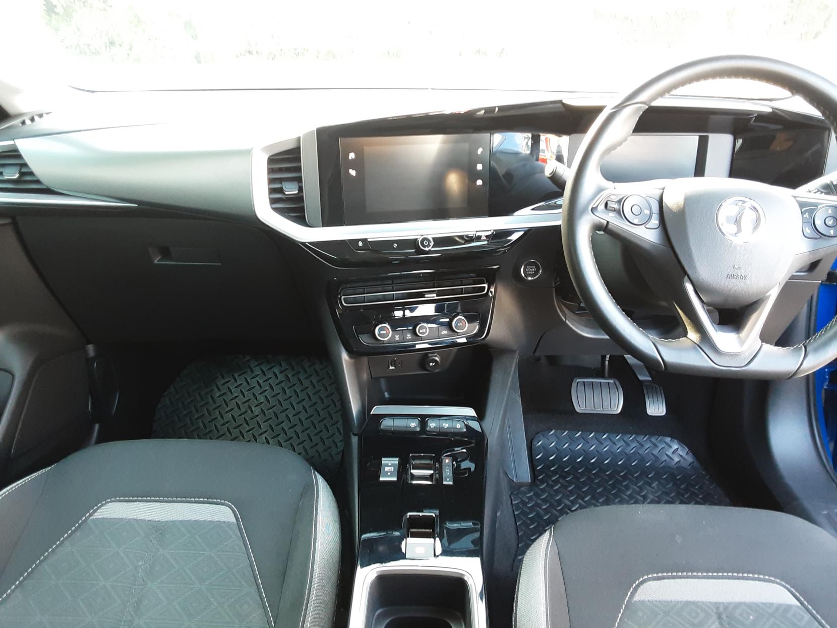Vauxhall Mokka Electric 50kWh SE Premium SUV 5dr Electric Auto (136 ps)