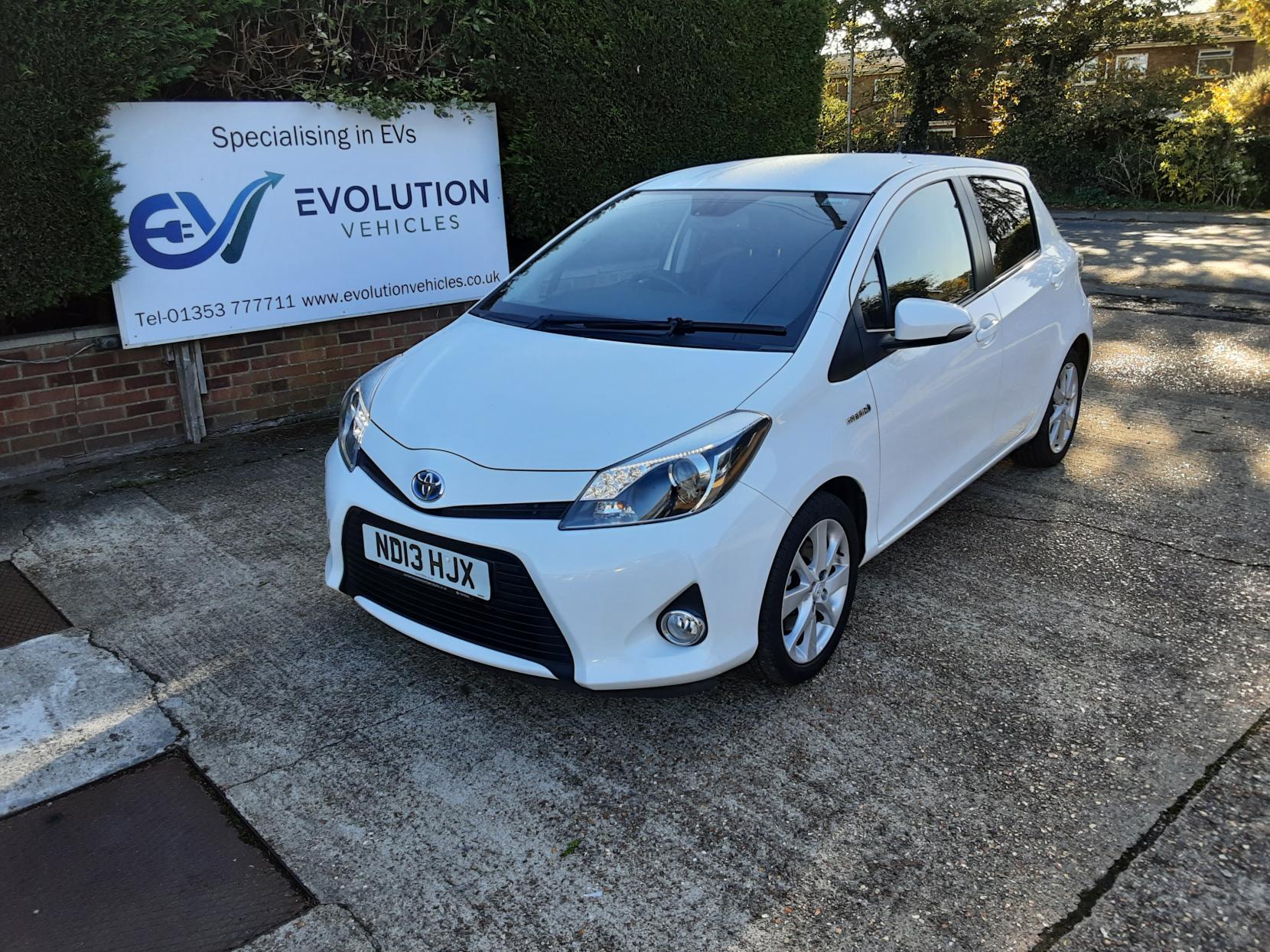 Toyota Yaris 1.5 VVT-h T Spirit Hatchback 5dr Petrol Hybrid CVT Euro 5 (101 ps)