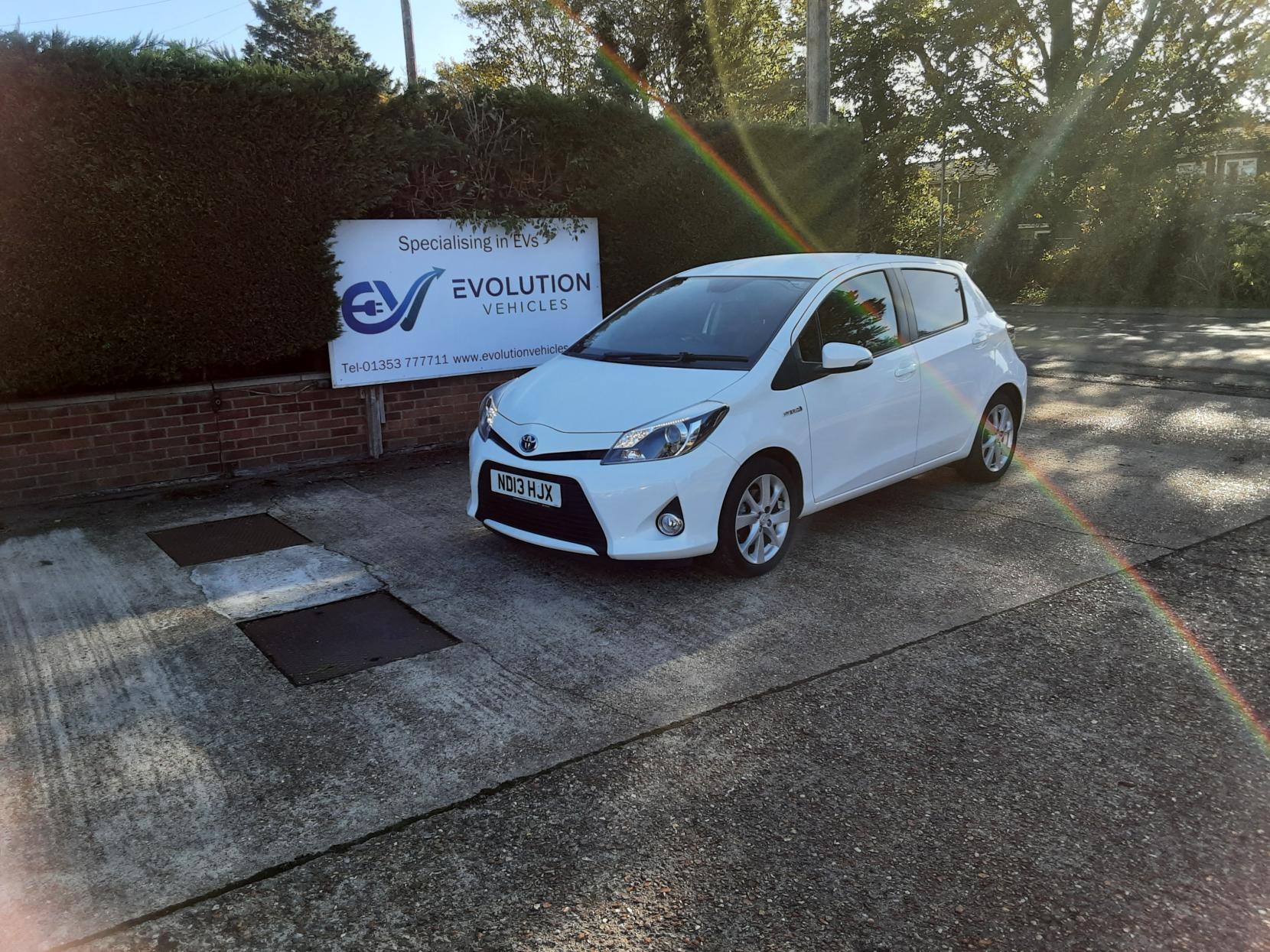 Toyota Yaris 1.5 VVT-h T Spirit Hatchback 5dr Petrol Hybrid CVT Euro 5 (101 ps)