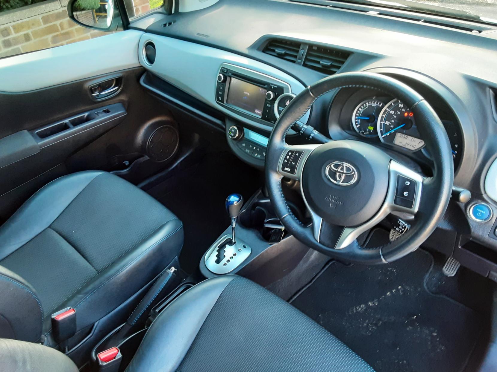 Toyota Yaris 1.5 VVT-h T Spirit Hatchback 5dr Petrol Hybrid CVT Euro 5 (101 ps)