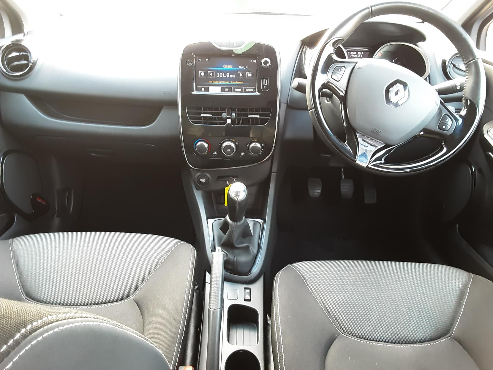 Renault Clio 1.2 16V Dynamique MediaNav Hatchback 5dr Petrol Manual Euro 5 (75 ps)