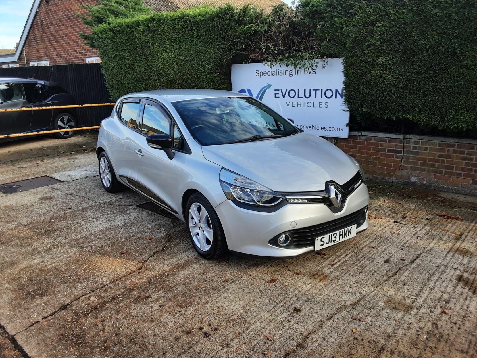 Renault Clio 1.2 16V Dynamique MediaNav Hatchback 5dr Petrol Manual Euro 5 (75 ps)