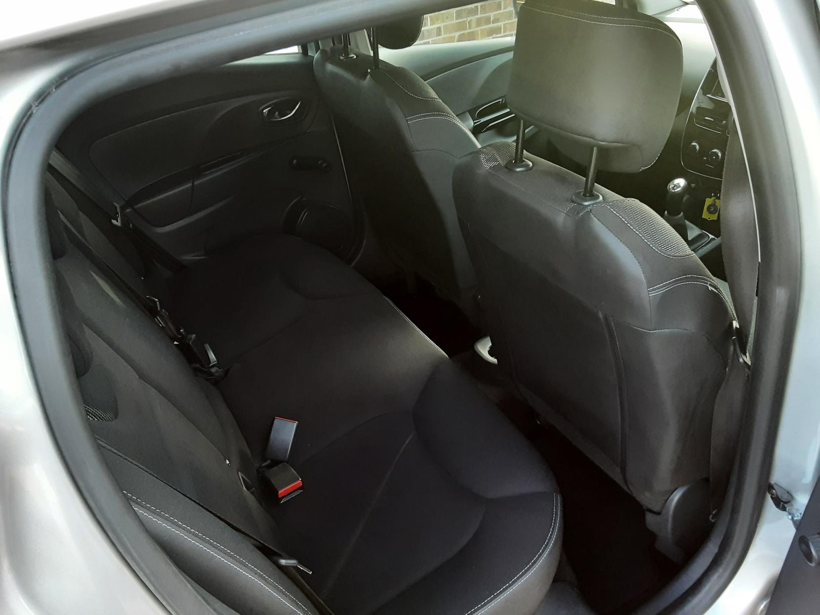 Renault Clio 1.2 16V Dynamique MediaNav Hatchback 5dr Petrol Manual Euro 5 (75 ps)