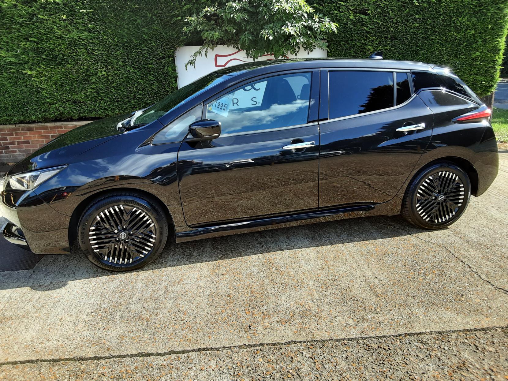 Nissan Leaf 39kWh Tekna Hatchback 5dr Electric Auto (150 ps)
