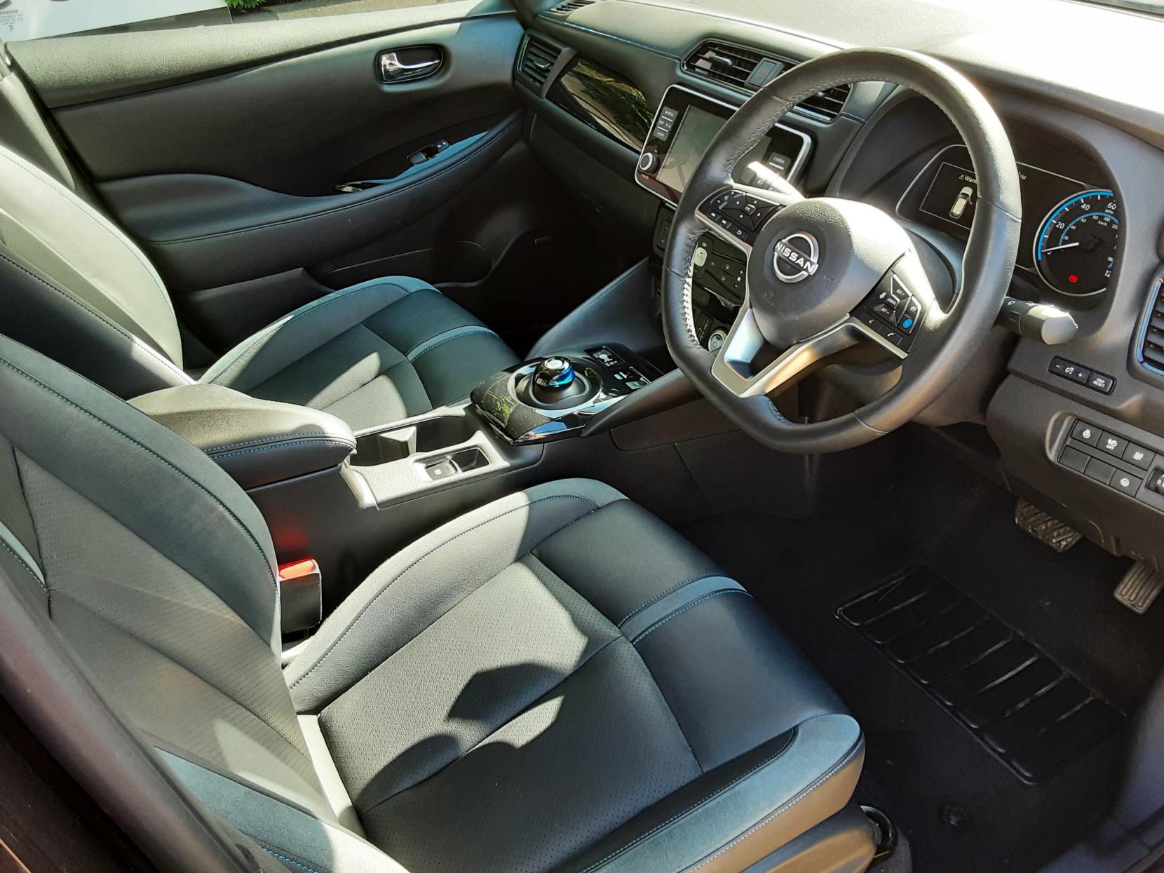 Nissan Leaf 39kWh Tekna Hatchback 5dr Electric Auto (150 ps)