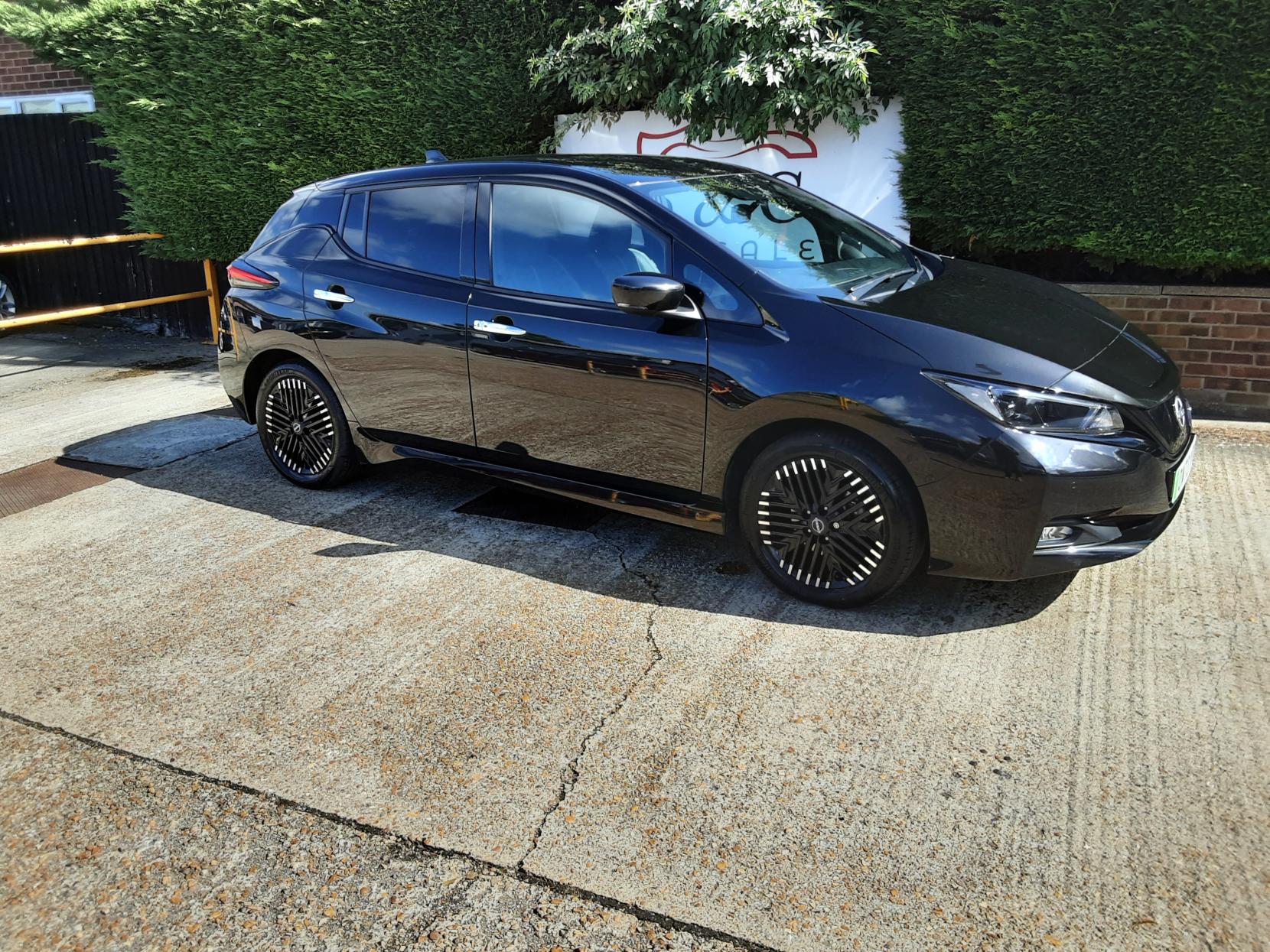 Nissan Leaf 39kWh Tekna Hatchback 5dr Electric Auto (150 ps)